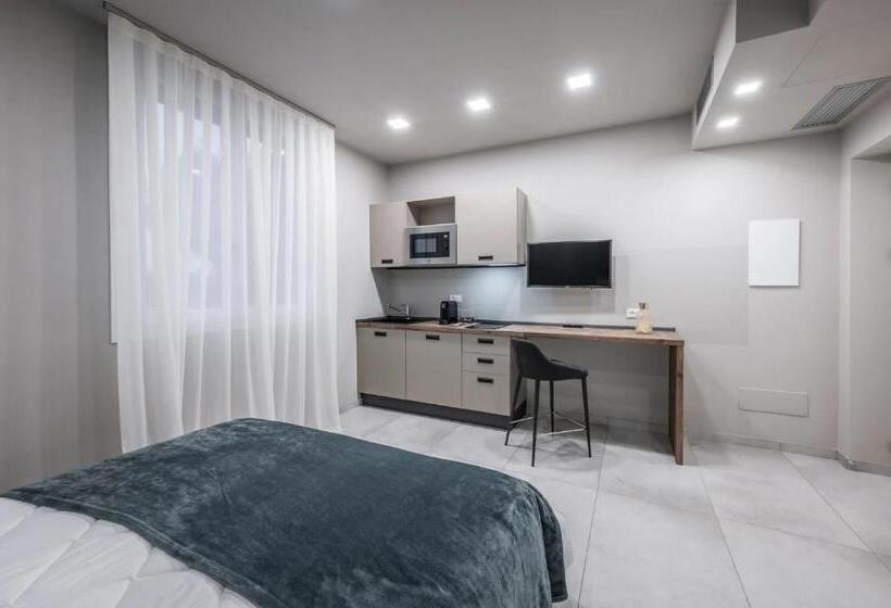 スタンダードスタジオ, Borgo Degli Ulivi