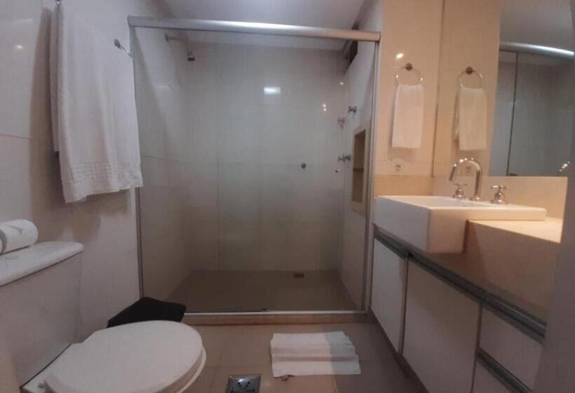 غرفة قياسية ثلاثية, Garvey Park