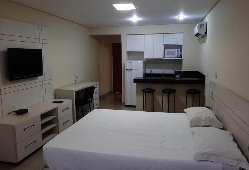 غرفة قياسية ثلاثية, Garvey Park