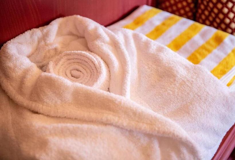 Suite with lake view, Alesi