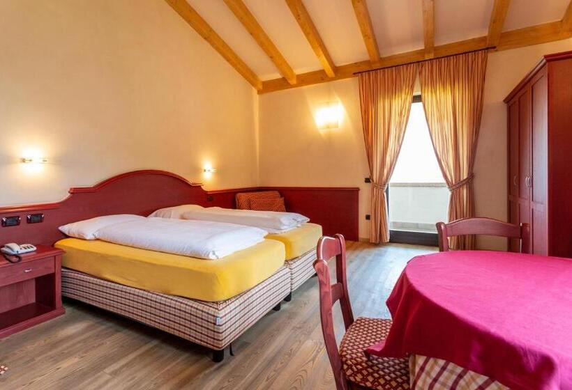 Suite with lake view, Alesi