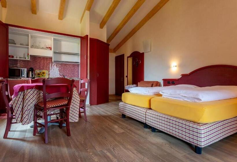 Suite with lake view, Alesi