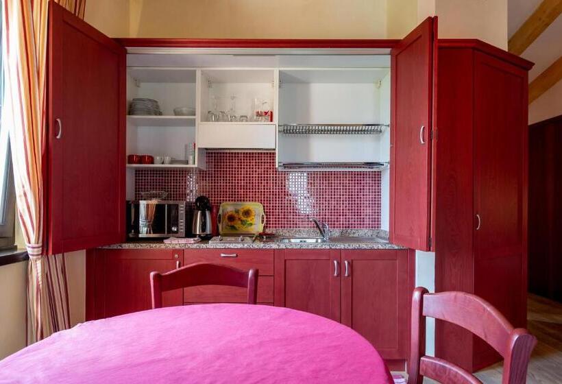 Suite with lake view, Alesi