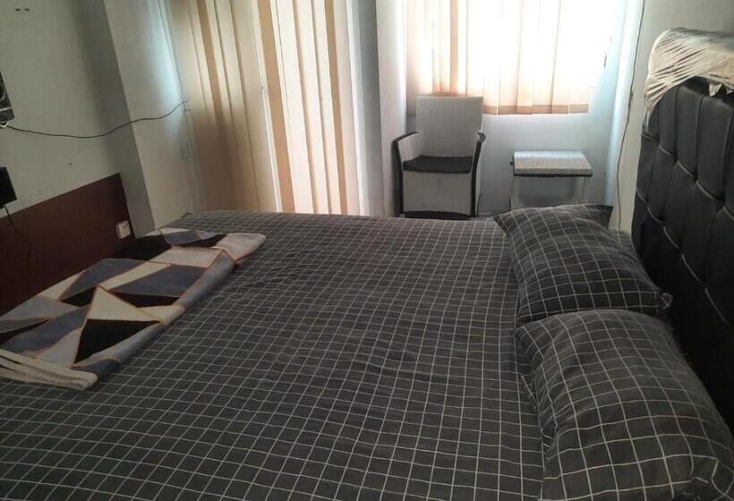 Номер Deluxe, Collection O 93386 Apartemen Grand Sentraland By Mira
