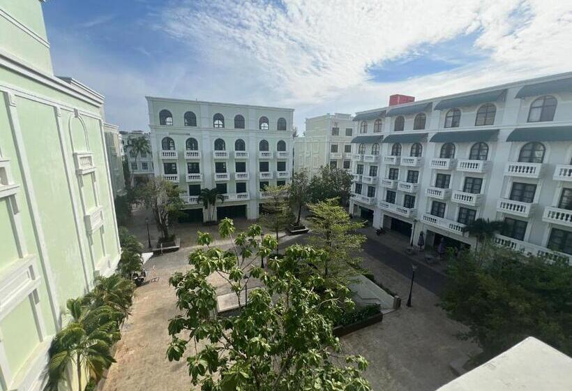 اتاق لوکس, Tanya Phu Quoc