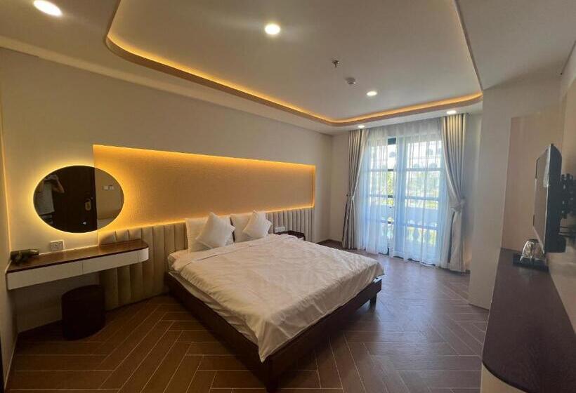 اتاق لوکس, Tanya Phu Quoc