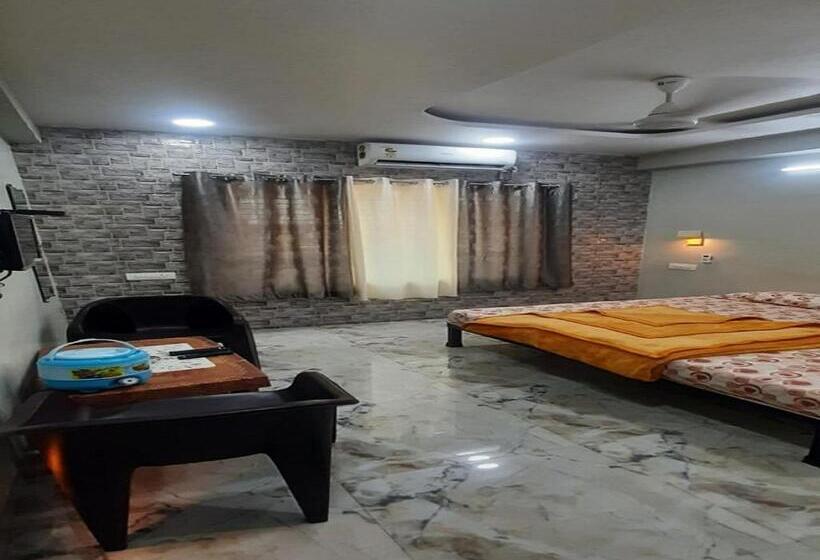 スタンダードルーム, The Hilltop Residency, Matheran