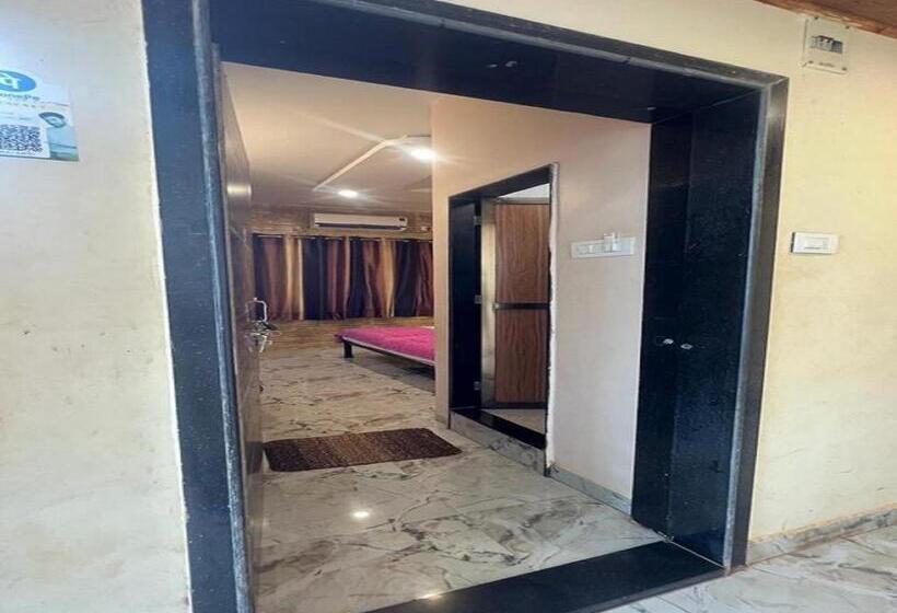 ファミリールーム, The Hilltop Residency, Matheran