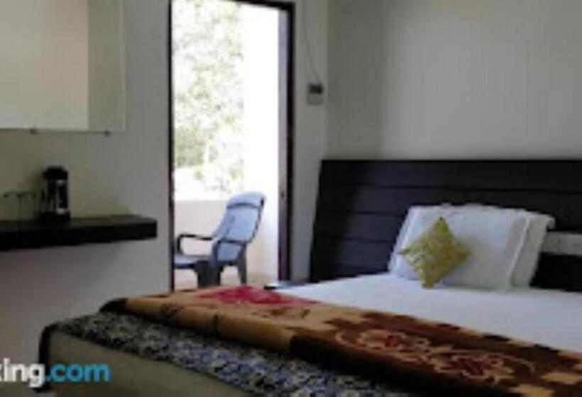 חדר דלוקס, The Residency,amarkantak