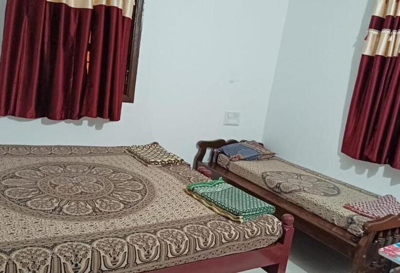 חדר אקונומי לארבעה, Misty Coorg Greens