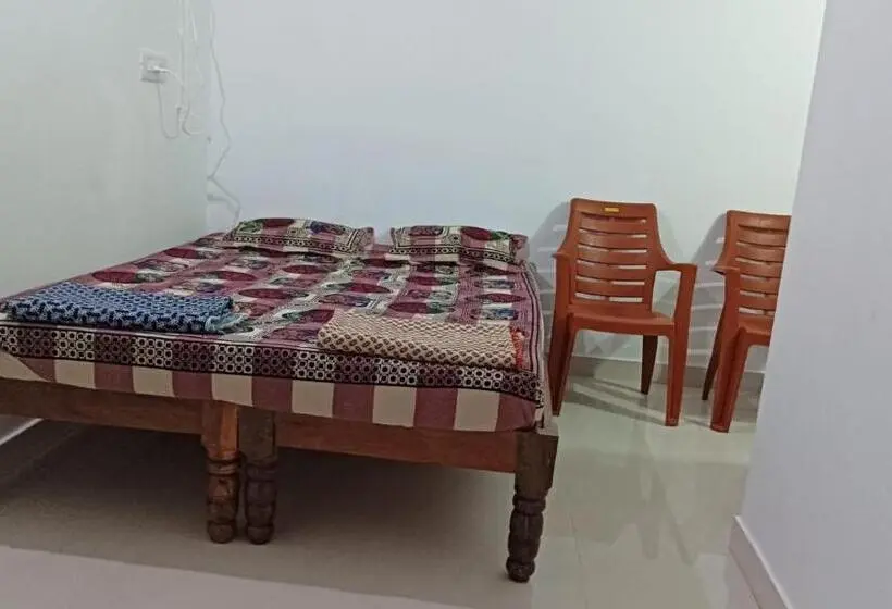 エコノミー４人部屋, Misty Coorg Greens