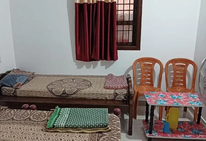 エコノミー４人部屋, Misty Coorg Greens