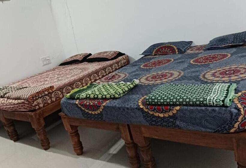 חדר אקונומי לארבעה, Misty Coorg Greens