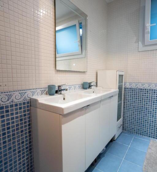 اتاق استاندارد سه نفره, Naim Guest House