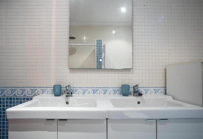اتاق استاندارد سه نفره, Naim Guest House