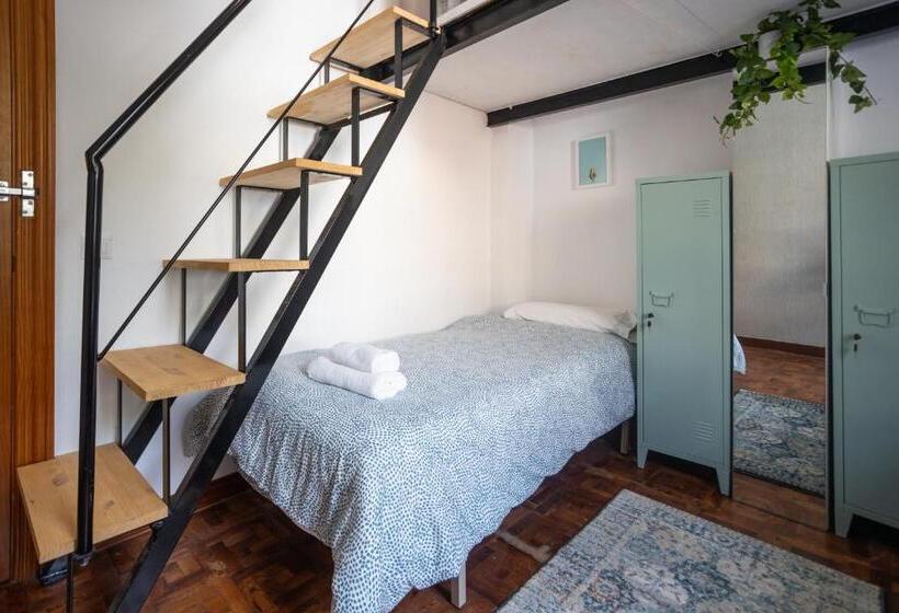 اتاق استاندارد سه نفره, Naim Guest House