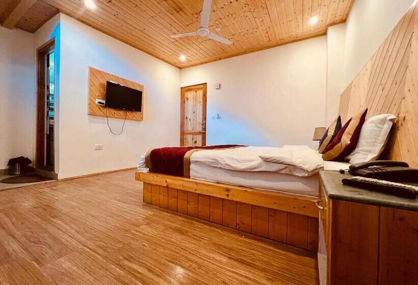 Номер Deluxe, The Manali Castle   Majestic Mountain Retreat