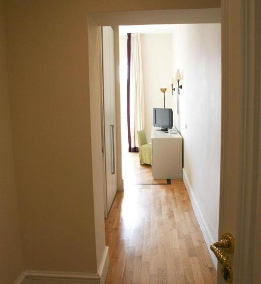 استودیوی لوکس, Residence Gli Angioini Srl