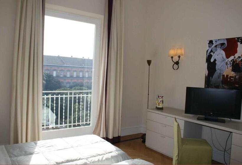 استودیوی لوکس, Residence Gli Angioini Srl