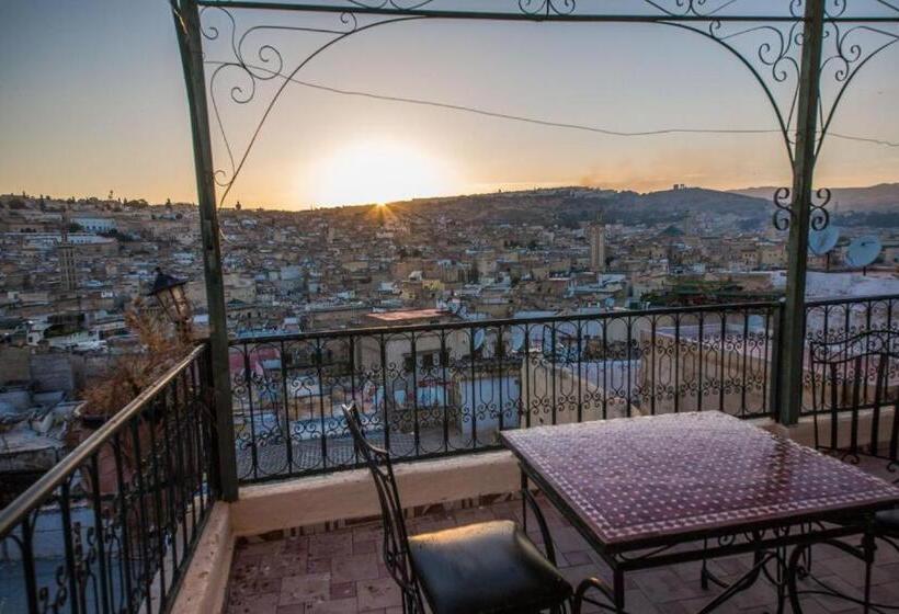 اتاق اکونومی, Fez Experiences