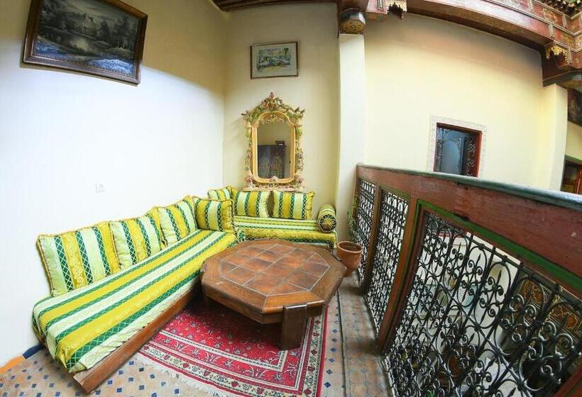 اتاق استاندارد سه تخته با بالکن, Fez Experiences