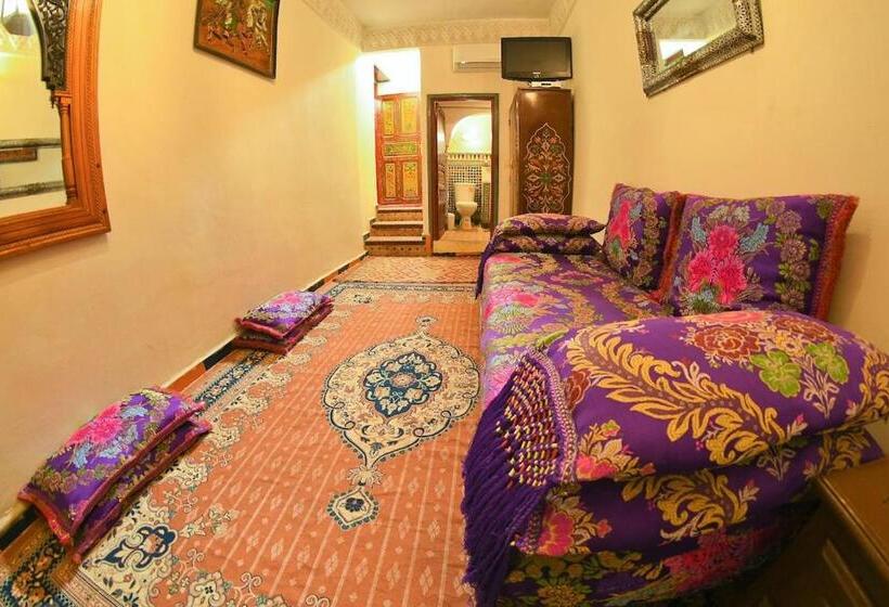 اتاق ساده سه نفره, Fez Experiences