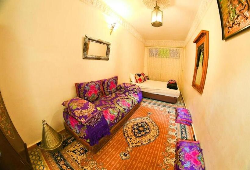 اتاق ساده سه نفره, Fez Experiences