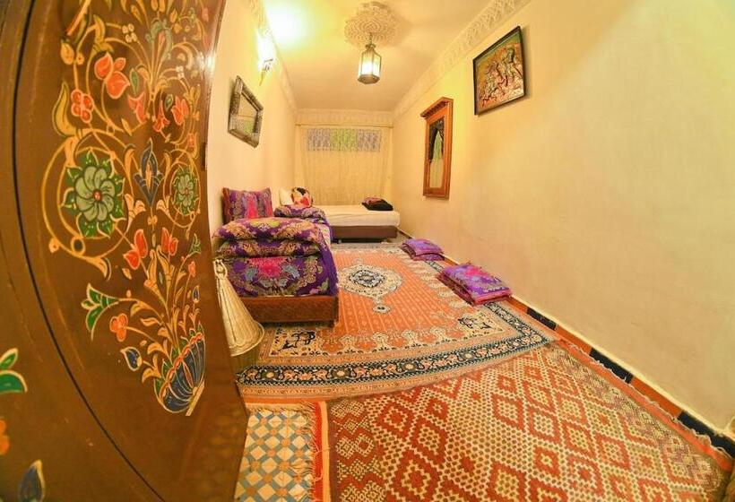 اتاق ساده سه نفره, Fez Experiences