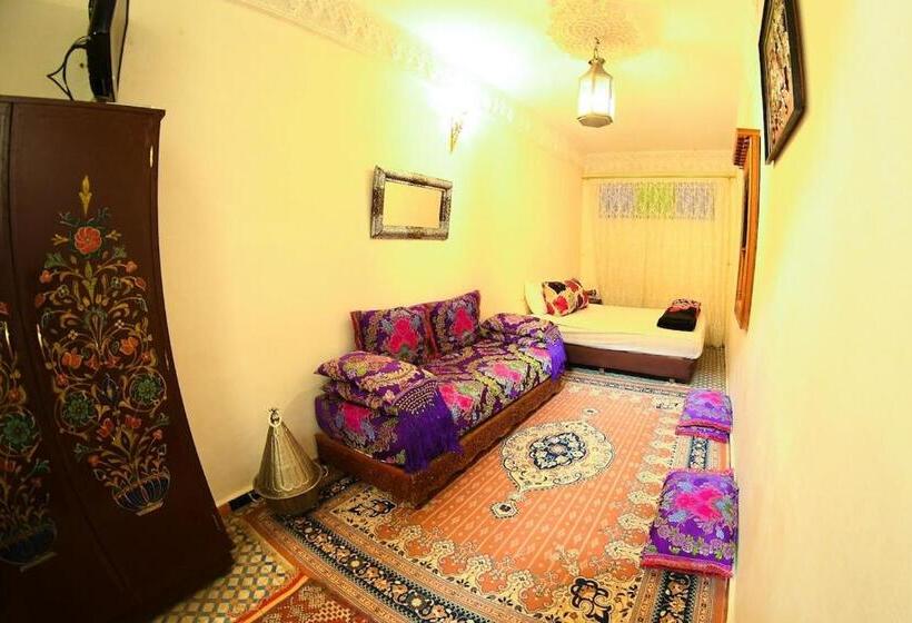 اتاق ساده سه نفره, Fez Experiences