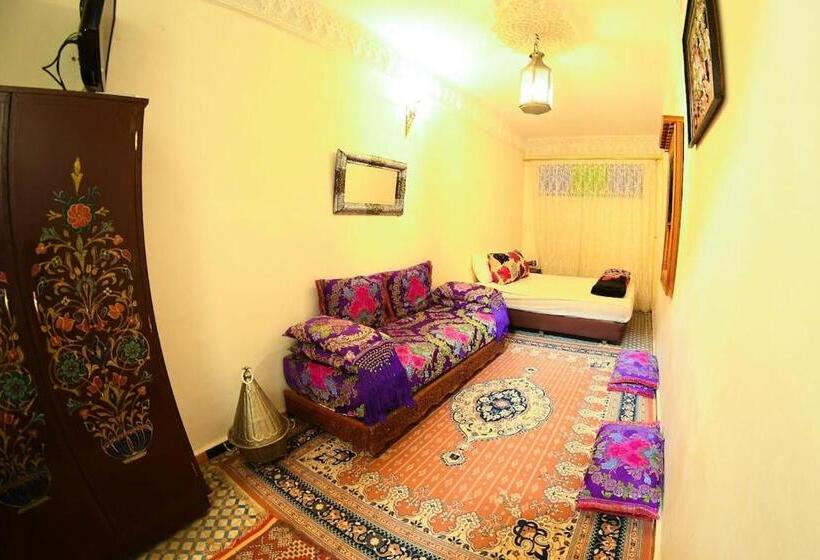 اتاق ساده سه نفره, Fez Experiences