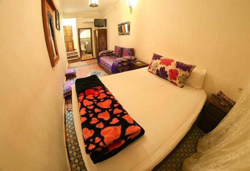 اتاق ساده سه نفره, Fez Experiences