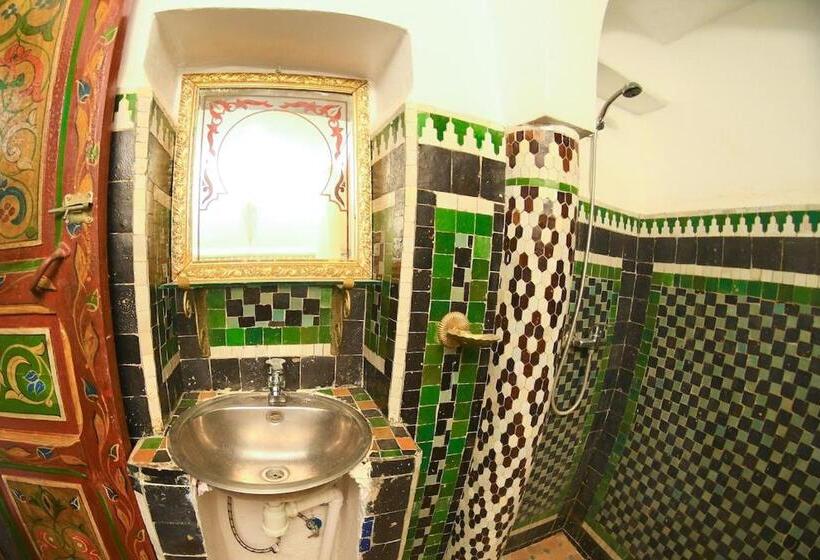 سوییت خانوادگی, Fez Experiences