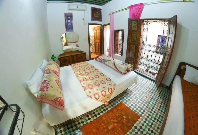 اتاق استاندارد سه تخته با بالکن, Fez Experiences