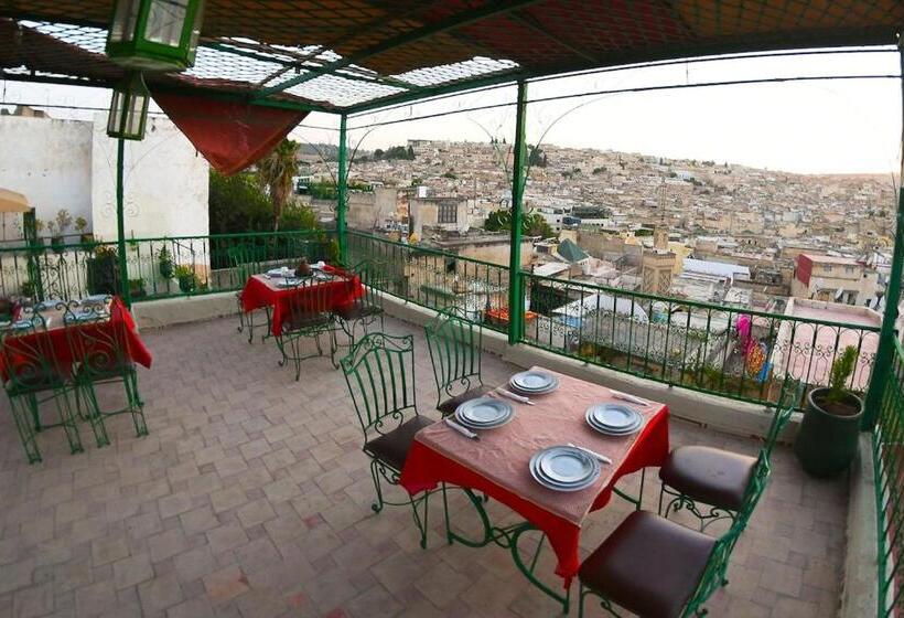 اتاق استاندارد سه تخته با بالکن, Fez Experiences