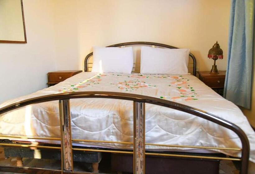 اتاق ساده سه نفره, Fez Experiences