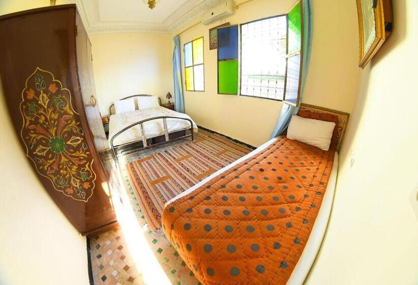 اتاق ساده سه نفره, Fez Experiences