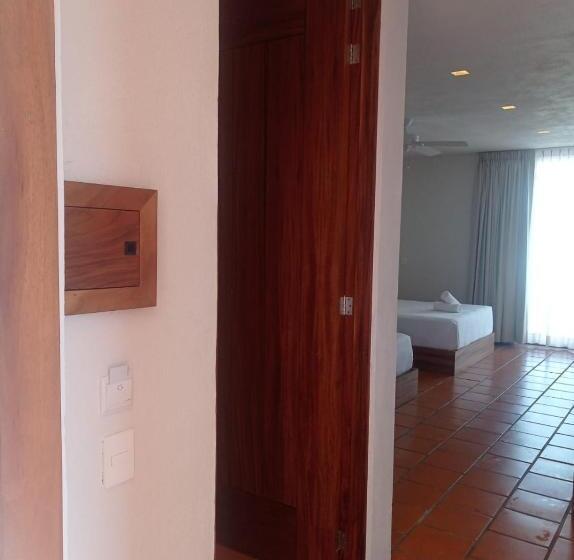 جناح جونيور مزوَّد بشرفة, Aurelia