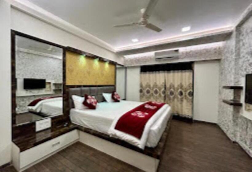 Номер Deluxe Кровать Кинг, King Palace Shahunagar
