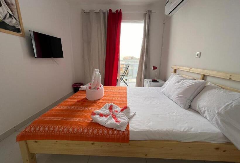 سوییت لوکس, Principal