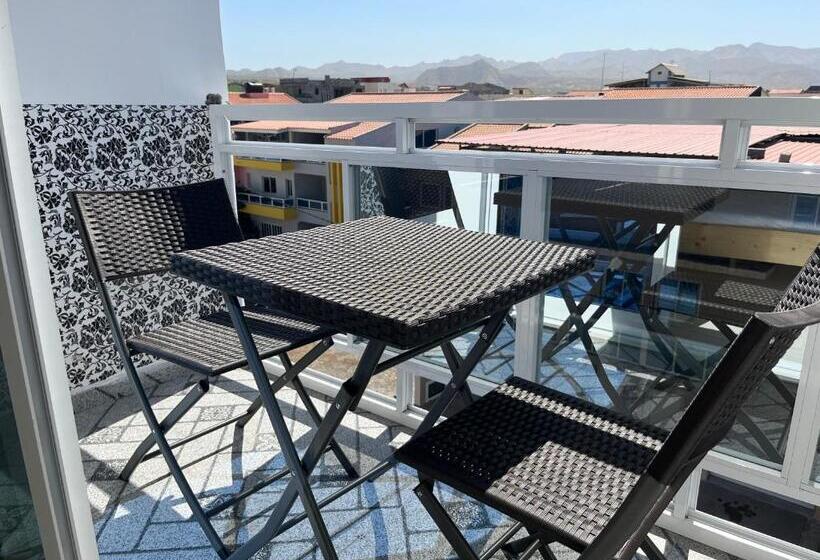 سوییت لوکس, Principal