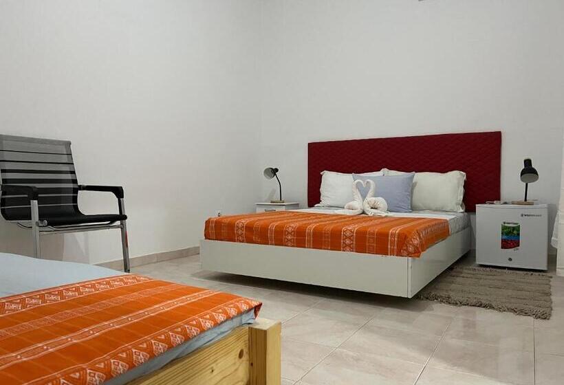 اتاق استاندارد سه نفره, Principal