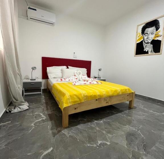 آپارتمان 2 خوابه, Principal