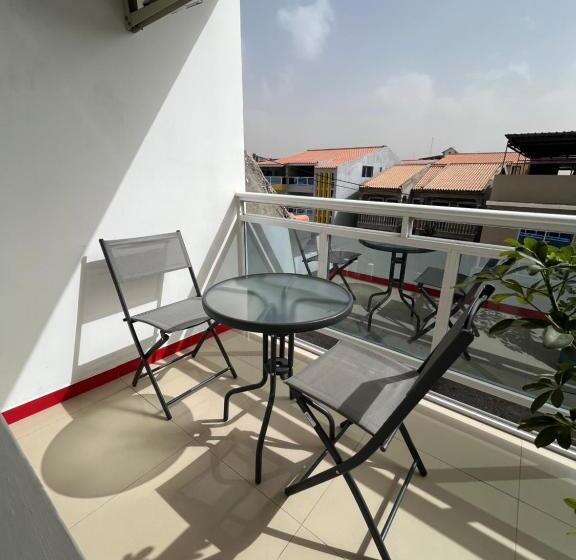 استودیو استاندارد با تراس, Principal