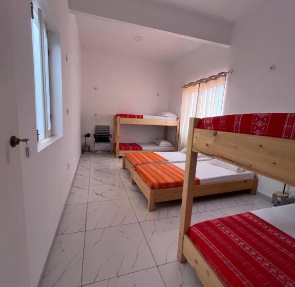 تختخواب در اتاق مشترک, Principal