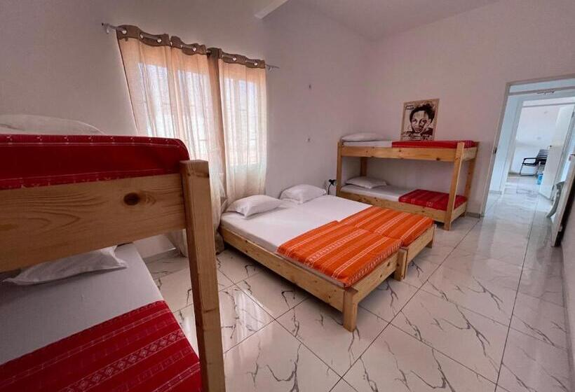 تختخواب در اتاق مشترک, Principal