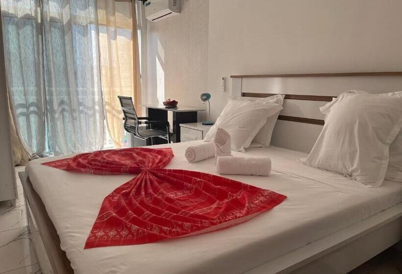 سوییت لوکس, Principal