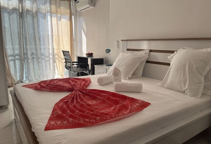 سوییت لوکس, Principal