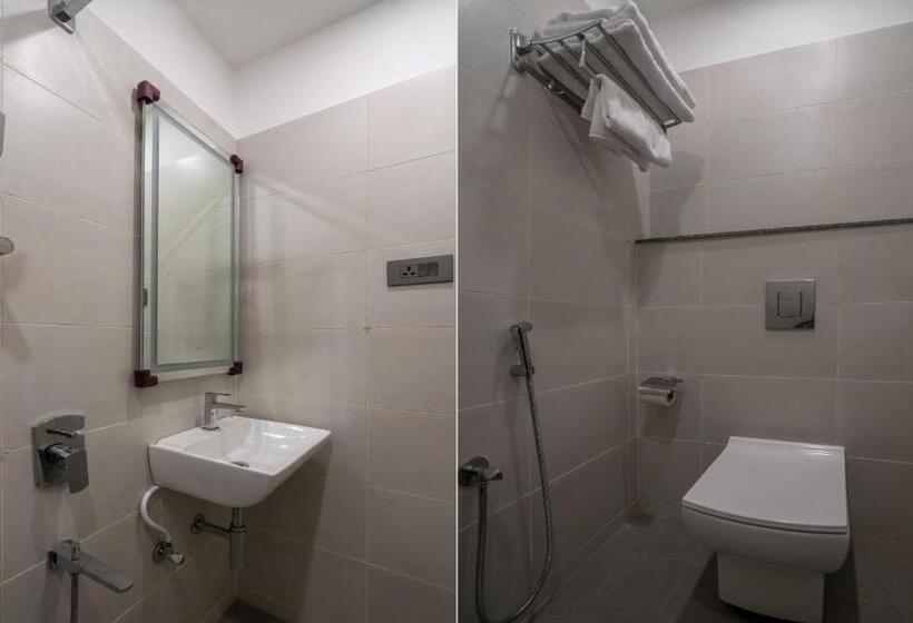 Camera Standard, Treebo Premium D Consulate