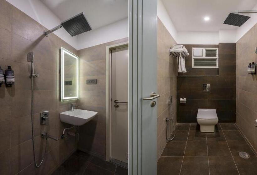 Camera Superiore, Treebo Premium D Consulate