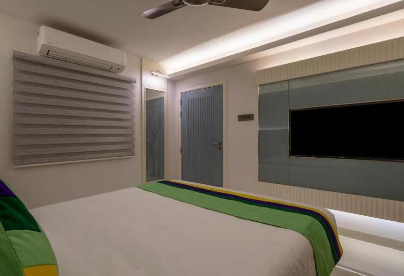 Camera Superiore, Treebo Premium D Consulate